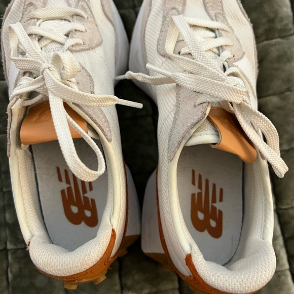 New Balance 327 Women’s 6.5 in Sea Salt/Rust Oxide - Picture 3 of 12